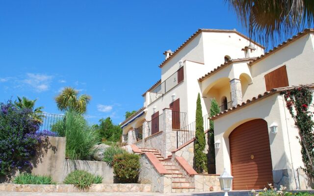 Deluxe Villa in Calonge With Private Pool
