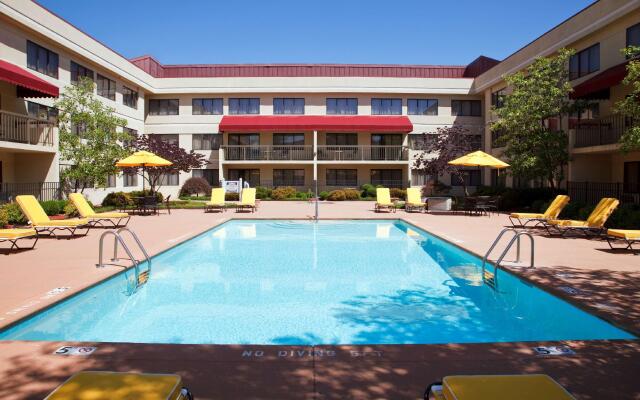 DoubleTree Suites by Hilton Hotel Cincinnati - Blue Ash