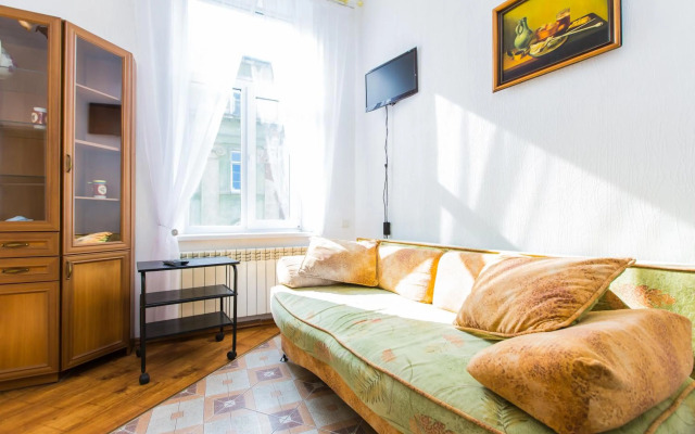 Апартаменти вул. Театральна 26 з балконом на Вернісаж.