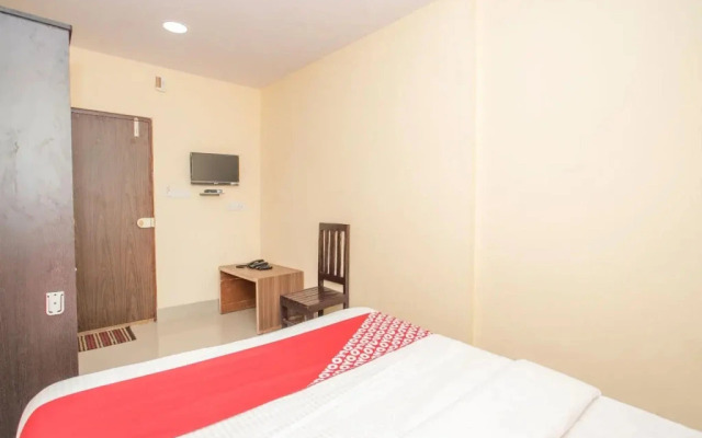OYO 15818 Om Sai Residency