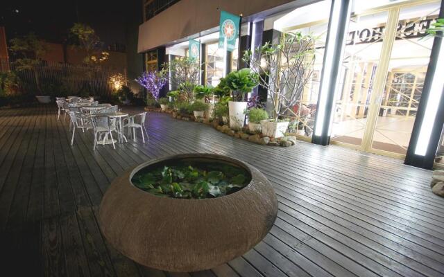 Kindness Hotel Liouhe Night Market Qixian