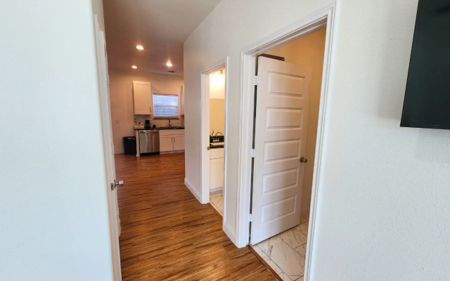 Modern 3 Bedroom Retreat in Pearland