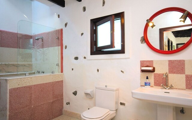 Comfortable Villa in Haría With Swimming Pool