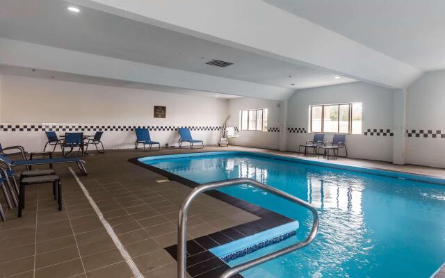 Comfort Inn & Suites Crystal Inn Sportsplex