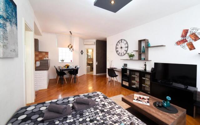 Corner Apartment