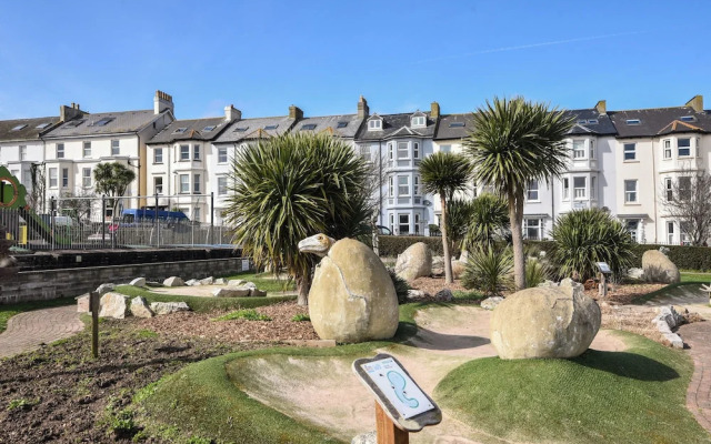Flat 2, 10 Seafield Road