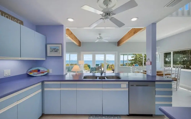 Flamingo Bay 4 Bedroom Home by RedAwning