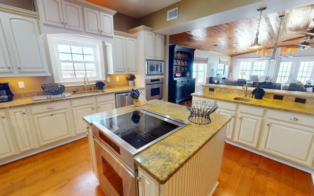 1801-b Strand Avenue