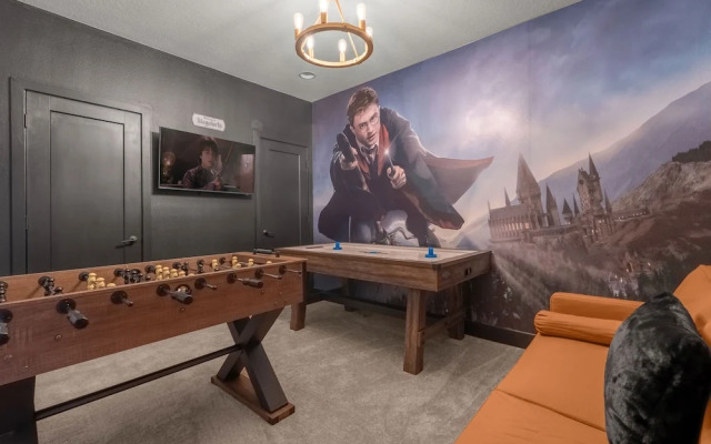 Upstay - Modern Family Townhouse w Private Pool