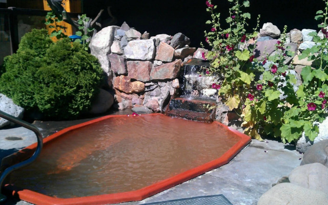 Twin Peaks Lodge & Hot Springs