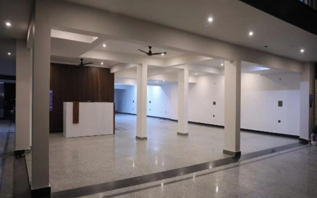 Radiant Blu Hotels Sector 70