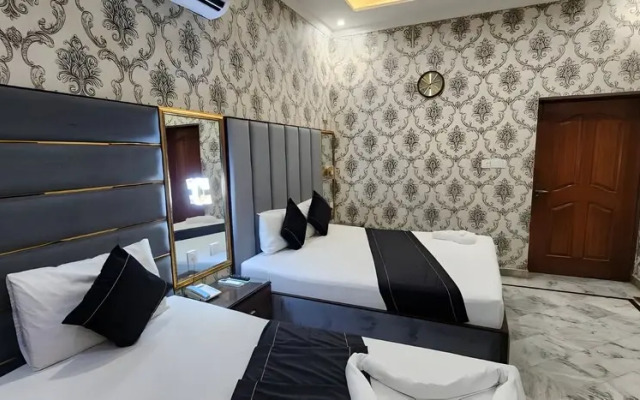 Red Fort Hotel Gulberg