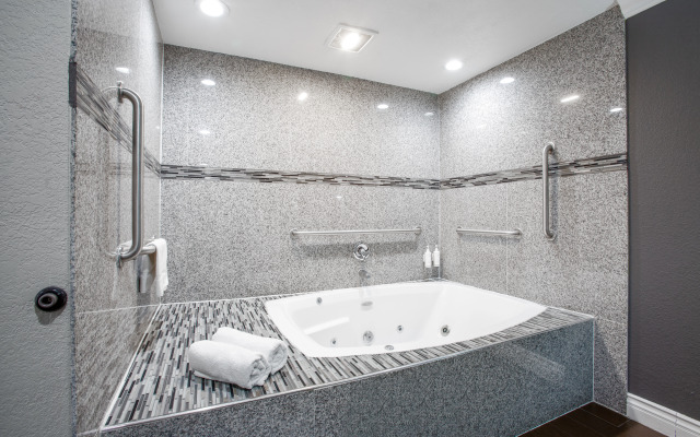 Elev8 Hotel Los Angeles LAX
