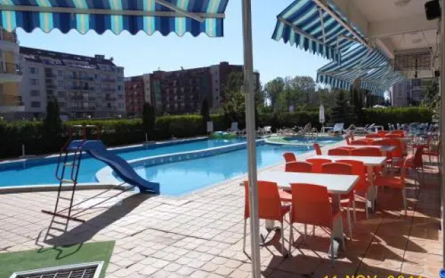 Sunny House Aparthotel