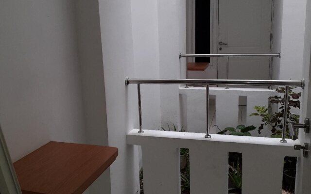 Chrissant Hotel