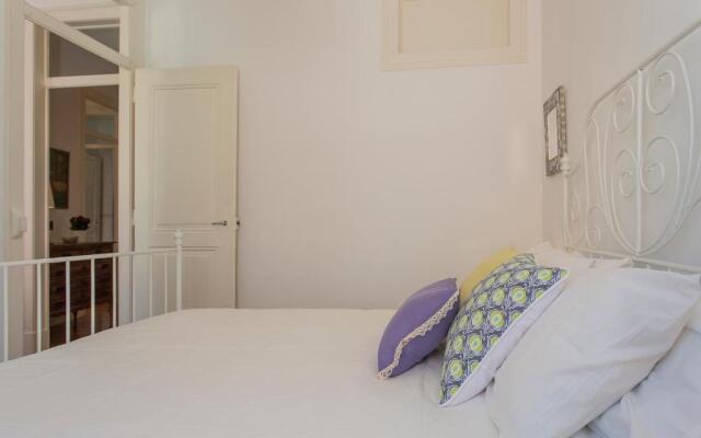 Spacious Alfama Duplex, By TimeCooler