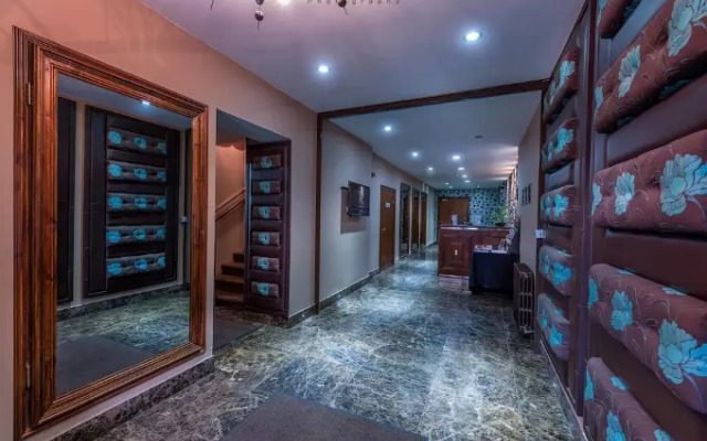 Number 44 Hotel & Bar