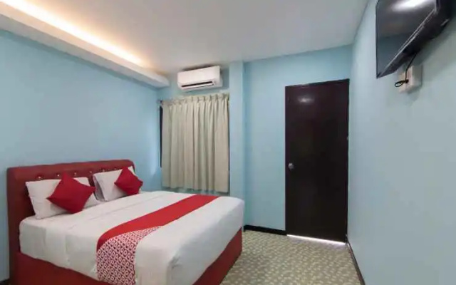 Pd Star Hotel by OYO Rooms