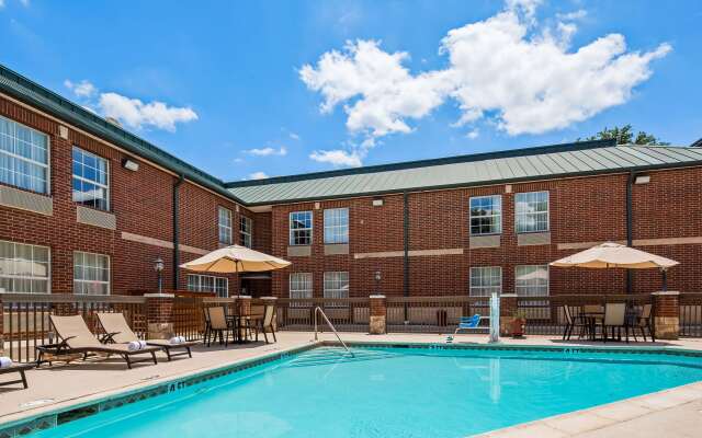 Best Western Plus Addison/Dallas Hotel