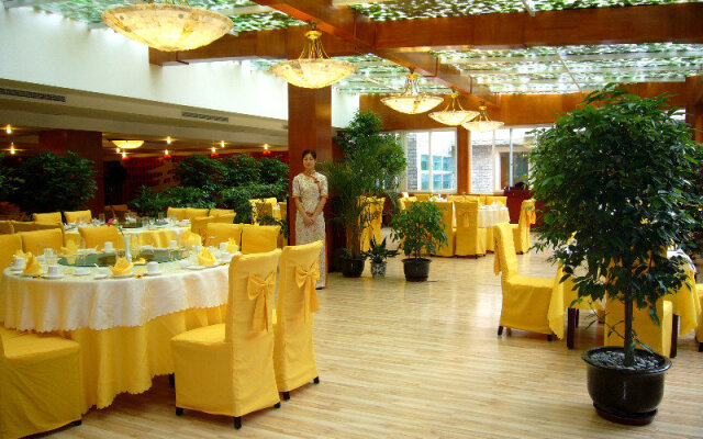 Taiyi Hotel (Chengdu Shuhan Road East Metro Station)