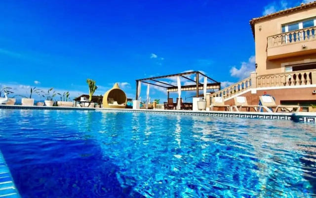 Villa Versace súper lujo 14 huéspedes + invitados