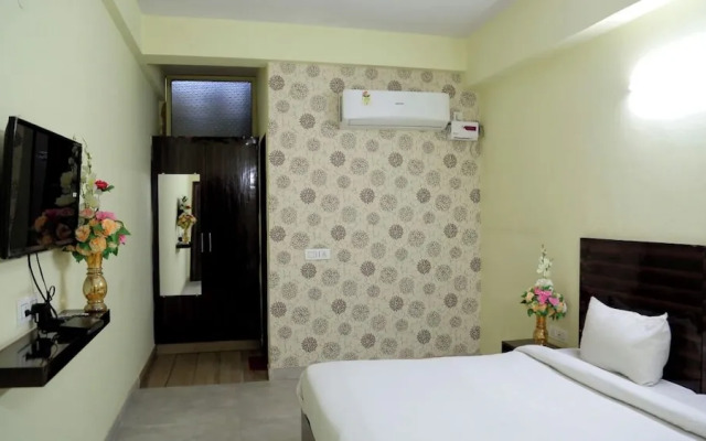 Liv In By Golden Plate