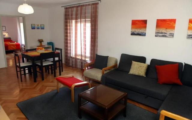 Spacious Piran Central Apartment for 5 Pax BG