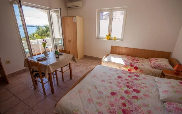 Edi - 40 m From Beach - SA1