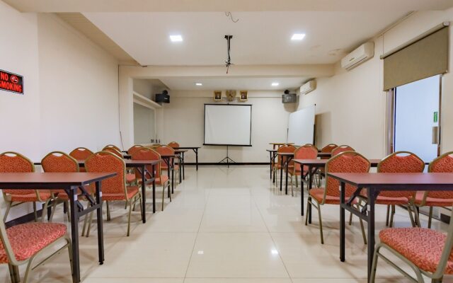 RedDoorz Premium near Bandung Station