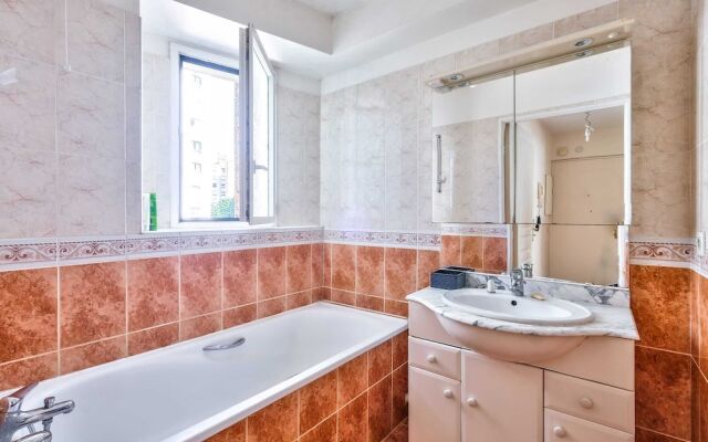 Nice 2 Room Apartment in Paris