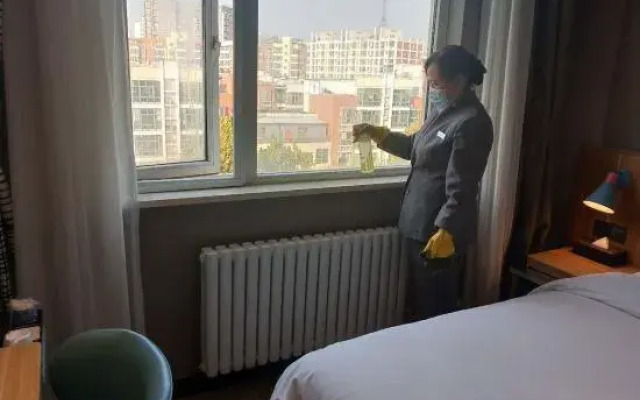 Homeinn Hotel (Xuchang Bayi Road Fat Donglai Angel City)