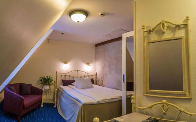 CRU Hotel