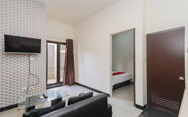 RedDoorz Syariah near Green Park Jatiwarna