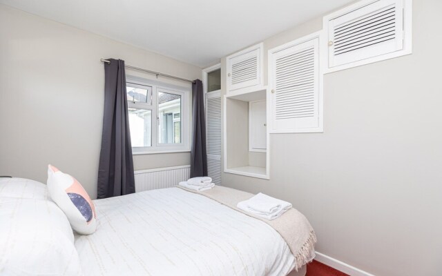 The Christchurch Hideaway, Hot Tub , 2 Bedrooms