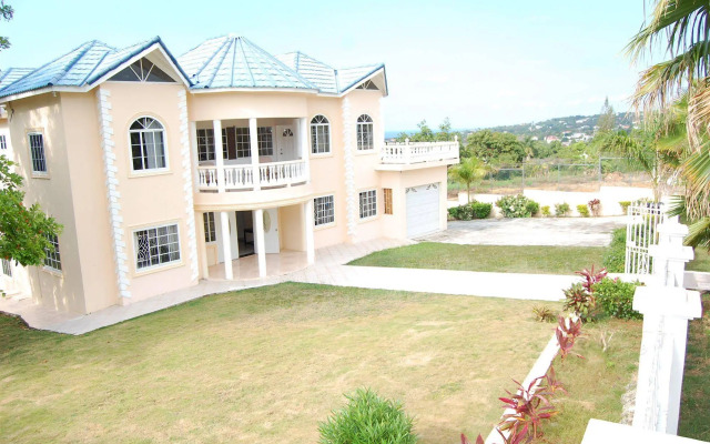 Celebrity Villa Jamaica