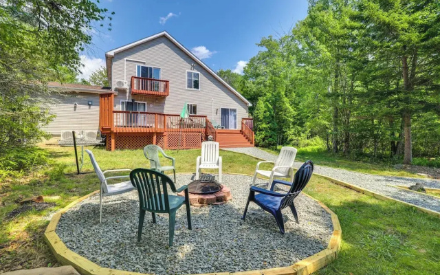 Private Hot Tub: Lakefront Poconos Home!