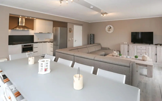 Spacious Coastal Retreat