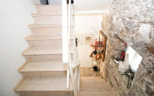 Apartment House Art Bol