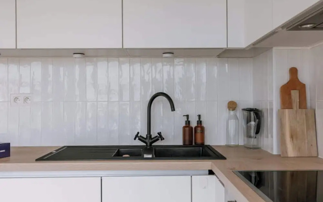 Modern Apartment With Balcony Near City Center