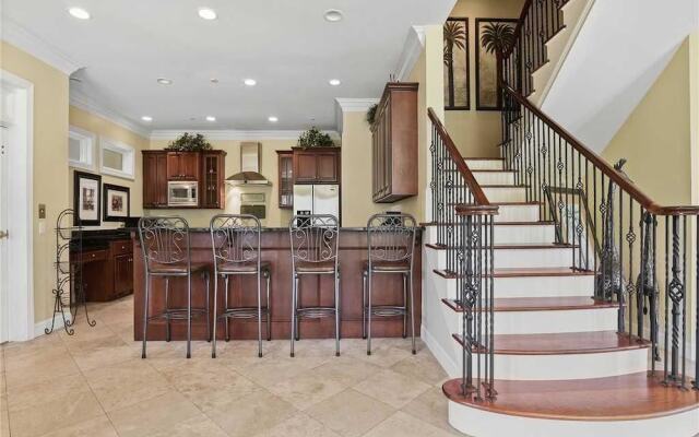 Collier Court 3 - Six Bedroom Home