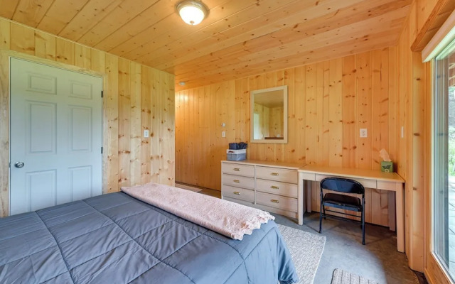 Spacious Soldotna Home w/ Mackey Lake Views!