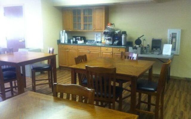 Commodore Perry Inn and Suites