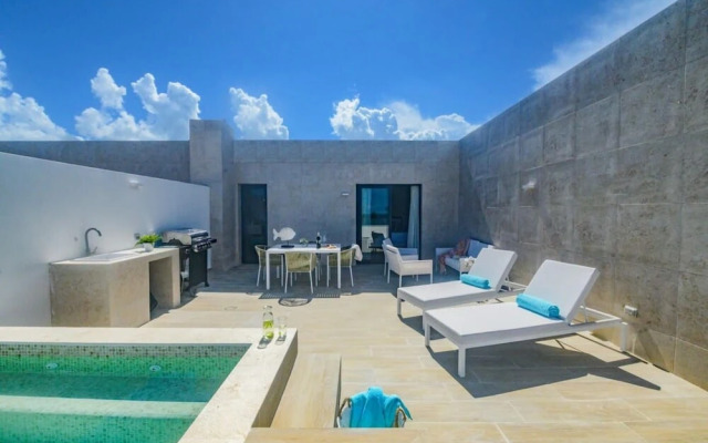 Elegant and Spacious Penthouse With Ocean View