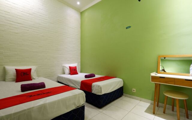 RedDoorz near Universitas Diponegoro 2