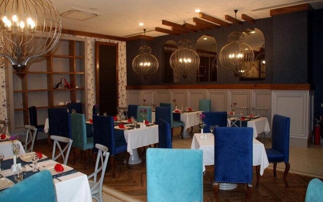 Port River Hotel & Spa