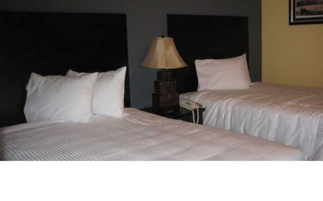 Solaire Inn & Suites