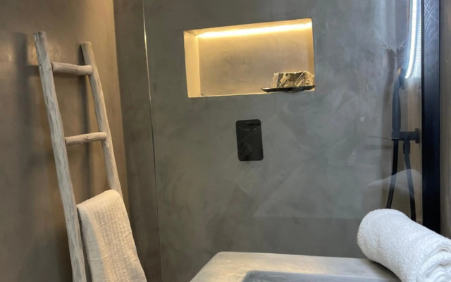 Central location, next to the beach at Golden Mile 208