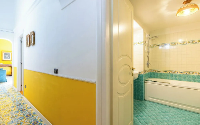 Santa Chiara Charming House With Terrace at Historical Center