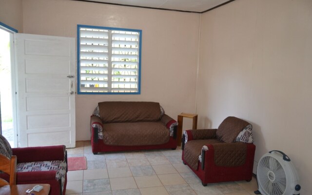 Budget Cheerful Entire Private Belizean One Bedroomed Home