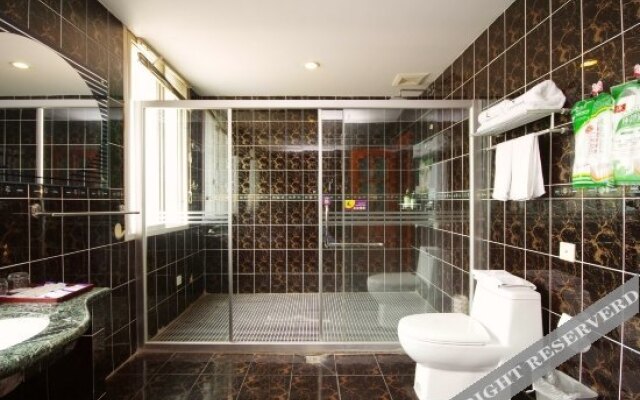 Yueliang Bandao Business Hotel